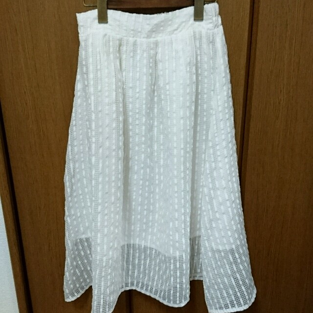 ミモレ丈ホワイトスカート レディースのスカート(ひざ丈スカート)の商品写真