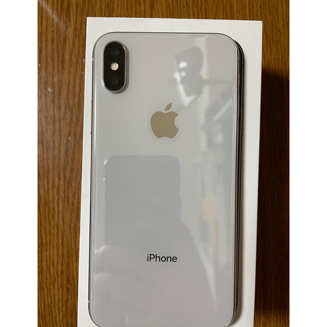 iPhone(アイフォーン)のiPhone X 64GB シルバーSIMフリー★超美品★イヤホンをプレゼント★ スマホ/家電/カメラのスマートフォン/携帯電話(スマートフォン本体)の商品写真