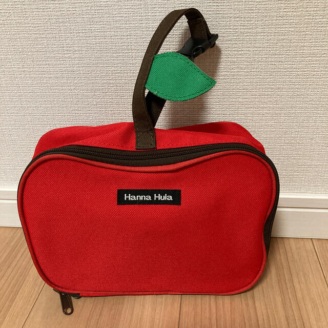 Hanna Hula りんごのオムツポーチとオムツシート キッズ/ベビー/マタニティのおむつ/トイレ用品(ベビーおむつバッグ)の商品写真