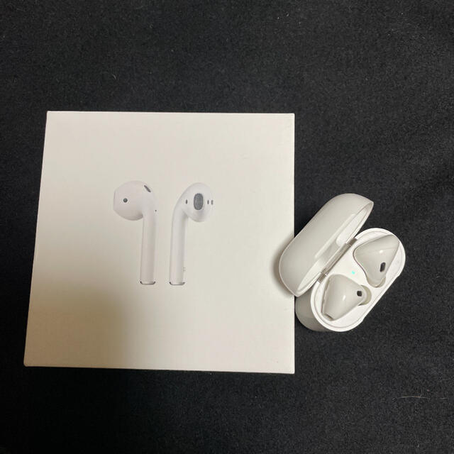 Apple(アップル)のApple AirPods エアーポッズ MV7N2J/A スマホ/家電/カメラのオーディオ機器(ヘッドフォン/イヤフォン)の商品写真