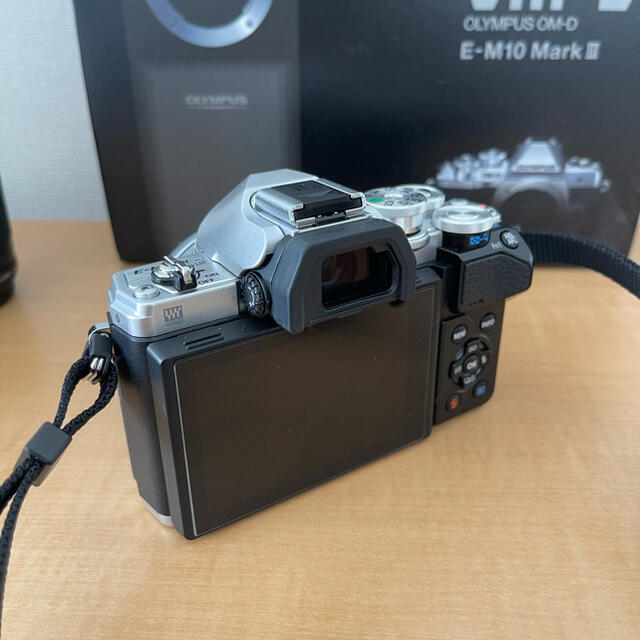 OLYMPUS(オリンパス)のOLYMPUS OM-D E-M10 MarkⅢ スマホ/家電/カメラのカメラ(ミラーレス一眼)の商品写真