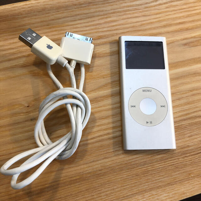 Apple(アップル)のiPod 2GB スマホ/家電/カメラのオーディオ機器(ポータブルプレーヤー)の商品写真