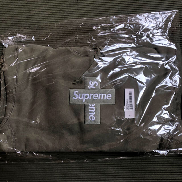 Supreme(シュプリーム)のSupreme cross box logo hoodedシュプリーム パーカー メンズのトップス(パーカー)の商品写真