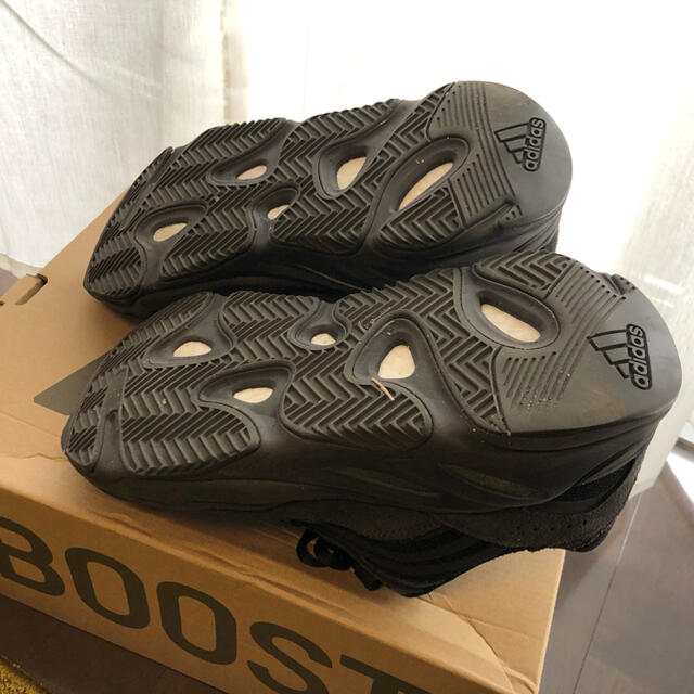 【超値下げ】YEEZY BOOST 700【28cm】