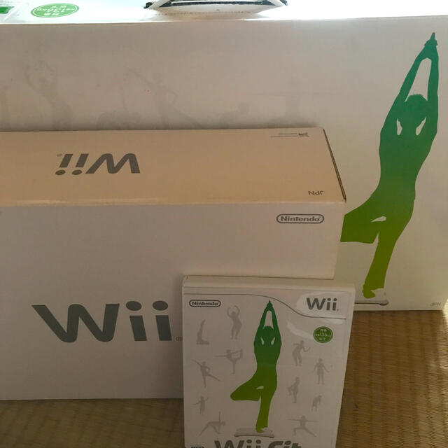 新品、未使用、未開封　Wii 任天堂　Nintendo Wii fit  エンタメ/ホビーのゲームソフト/ゲーム機本体(家庭用ゲーム機本体)の商品写真