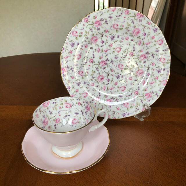 ROYAL ALBERT(ロイヤルアルバート)の【美品】ロイヤルアルバート★ローズコンフェッティ★トリオ インテリア/住まい/日用品のキッチン/食器(食器)の商品写真