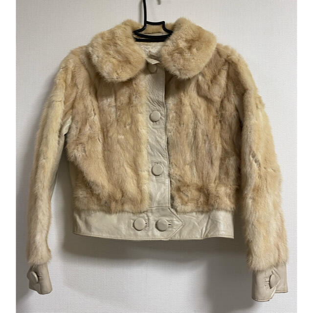 さくら様専用ジャケット　アイボリー　リアルファー レディースのジャケット/アウター(毛皮/ファーコート)の商品写真