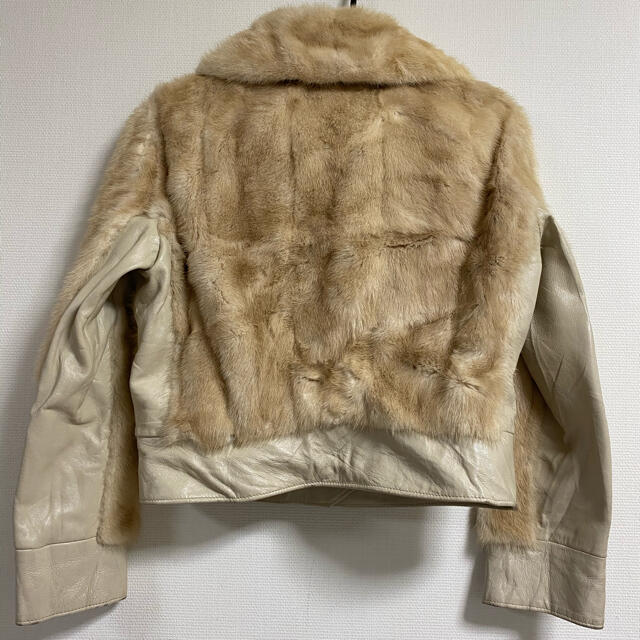 さくら様専用ジャケット　アイボリー　リアルファー レディースのジャケット/アウター(毛皮/ファーコート)の商品写真
