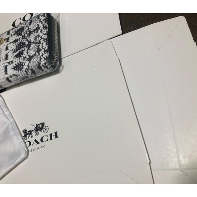 COACH(コーチ)のそらさま専用　新品未使用【コーチ(COACH) 長財布 パイソン柄】 レディースのファッション小物(財布)の商品写真