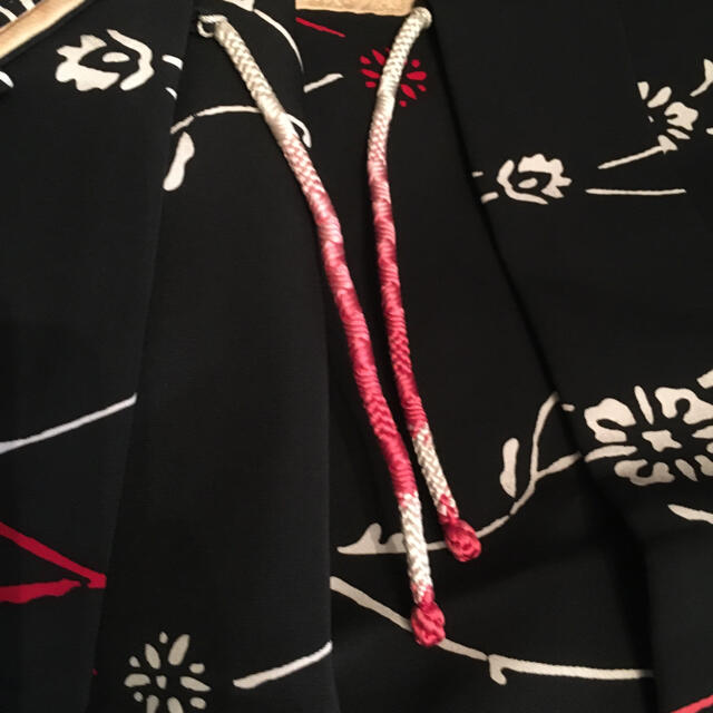 羽織り　紐付き　仕付け糸付き　黒　新品未使用　正絹 レディースの水着/浴衣(着物)の商品写真