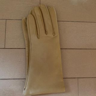 トゥモローランド(TOMORROWLAND)のセルモネータ　gloves 6 専用出品となりました(手袋)