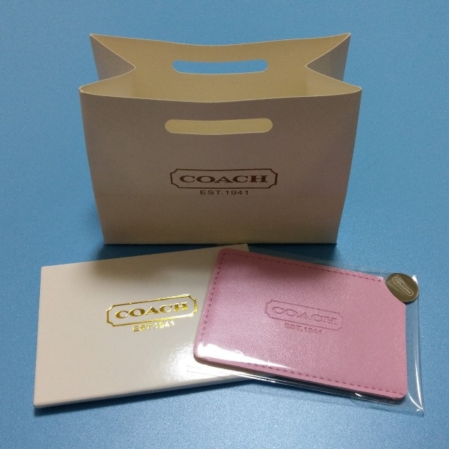 COACH(コーチ)のピンク　コーチ　カードミラー　紙袋付き レディースのファッション小物(ミラー)の商品写真