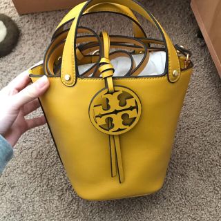 Tory Burch - 【トリーバーチ】☆ミラーミニバケット☆の通販 by