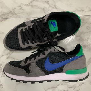 ナイキ(NIKE)の【美品】ナイキ　スニーカー　23.5cm(スニーカー)