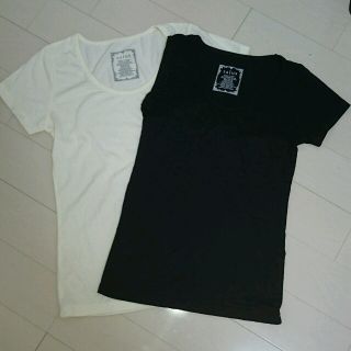 サルース(salus)のTシャツ　白(Tシャツ(半袖/袖なし))