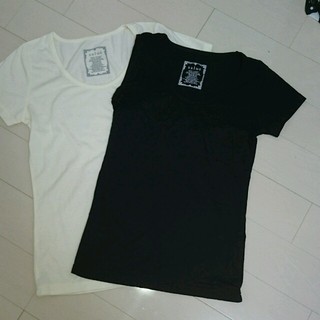 サルース(salus)のTシャツ　黒(Tシャツ(半袖/袖なし))