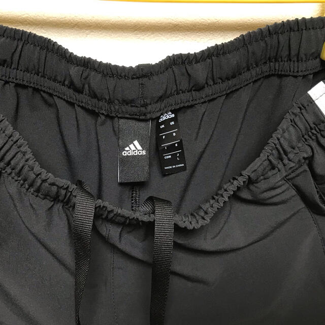 adidas(アディダス)の陽だまり様専用　3本線　ショートパンツ　ポケットチャック付　Lサイズ レディースのパンツ(ショートパンツ)の商品写真