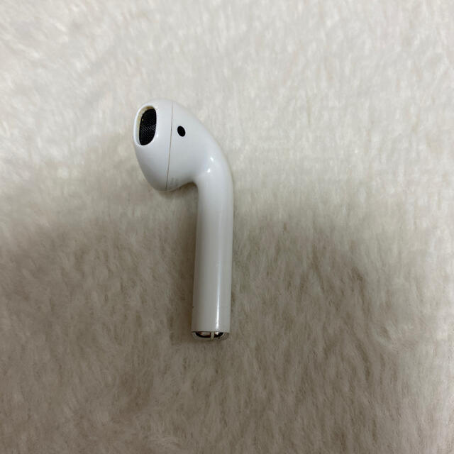 Apple(アップル)のエアポッツ　左のみ　正規品 スマホ/家電/カメラのオーディオ機器(ヘッドフォン/イヤフォン)の商品写真