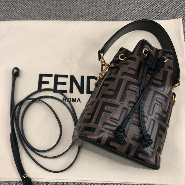 FENDI(フェンディ)のご専用　FENDI フェンディ　モントレゾール レディースのバッグ(ショルダーバッグ)の商品写真