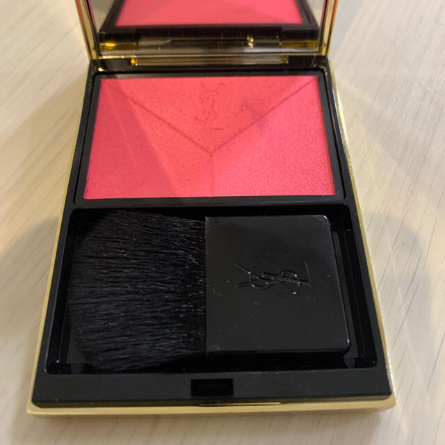 Yves Saint Laurent Beaute(イヴサンローランボーテ)のYSL ブラッシュクチュール　8 コスメ/美容のベースメイク/化粧品(チーク)の商品写真