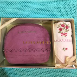 ローラアシュレイ(LAURA ASHLEY)のローラアシュレイ　ポーチ、ハンカチセット　新品未使用　LAURAASHLEY(ポーチ)