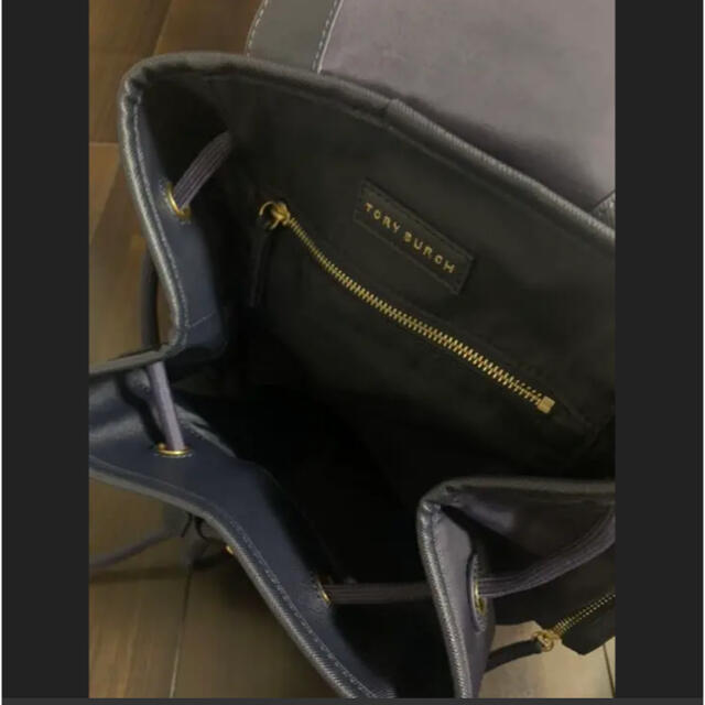 Tory Burch(トリーバーチ)のnicoまん様専用　美品　Tory burch トリーバーチ 紺 リュック レディースのバッグ(リュック/バックパック)の商品写真