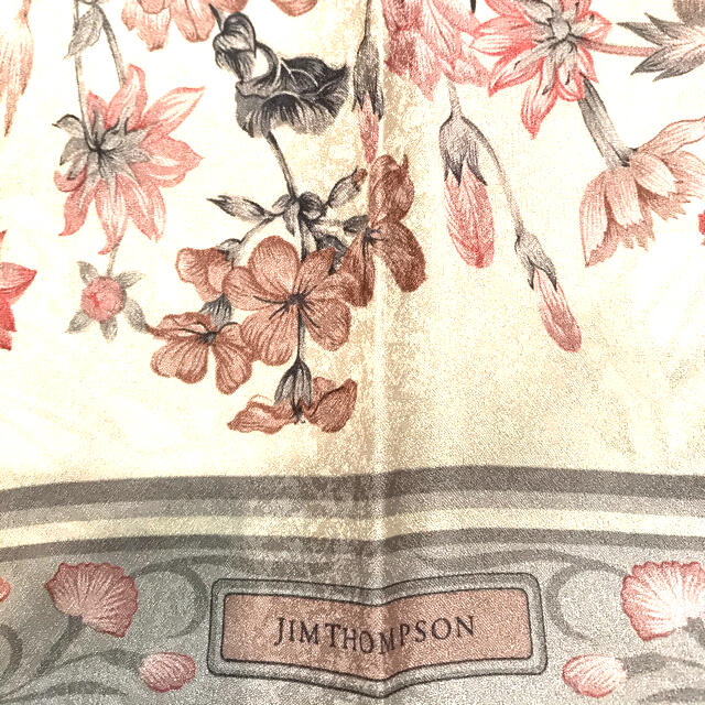 Jim Thompson(ジムトンプソン)のJim Thompson 大判シルクスカーフ　新品未使用 レディースのファッション小物(バンダナ/スカーフ)の商品写真