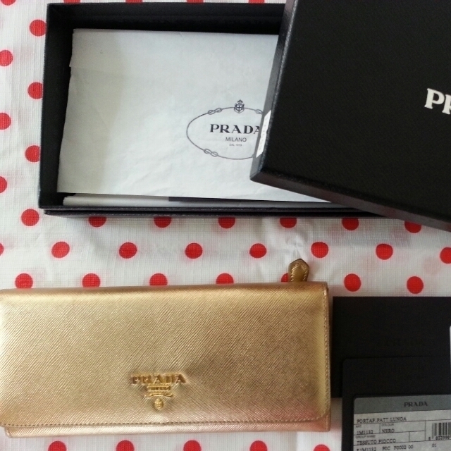 PRADA★ゴールド長財布♪