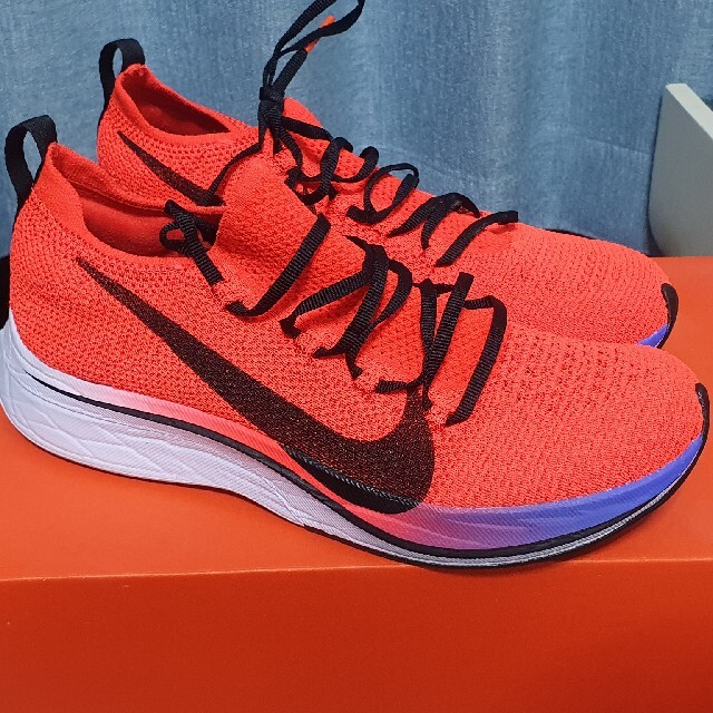 NIKE(ナイキ)のNIKE VAPORFLY 4% FLYKNIT 24cm  スポーツ/アウトドアのランニング(シューズ)の商品写真