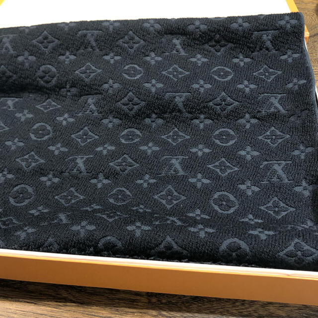 LOUIS VUITTON(ルイヴィトン)のヴィトン　マフラー　黒　エシャルプモノグラム メンズのファッション小物(マフラー)の商品写真