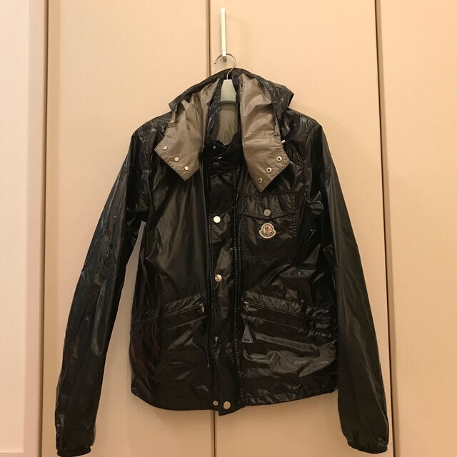 MONCLER(モンクレール)のモンクレール ブラック ナイロンジャケット  Size2 光沢素材 メンズのジャケット/アウター(ナイロンジャケット)の商品写真