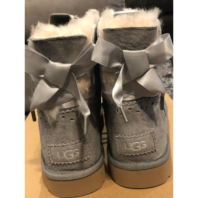 新品未使用 UGG ブーツ ライトグレー www.gndtunisia.com