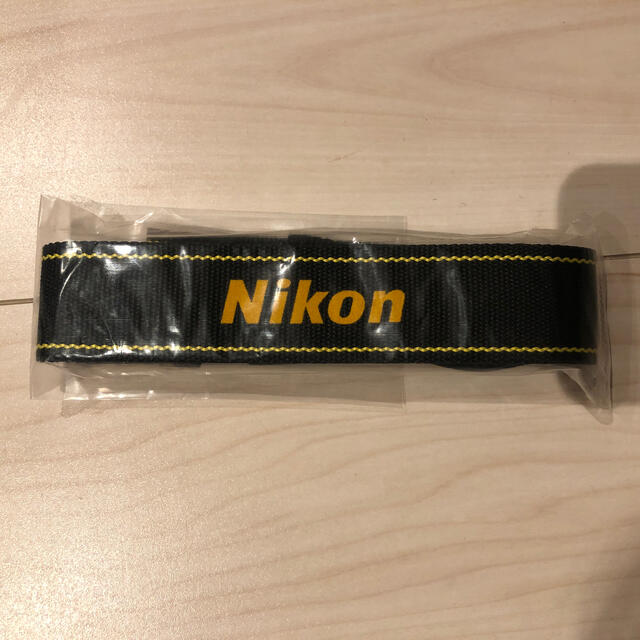 Nikon(ニコン)の新品ニコン　カメラ　ストラップ　黒 スマホ/家電/カメラのカメラ(デジタル一眼)の商品写真