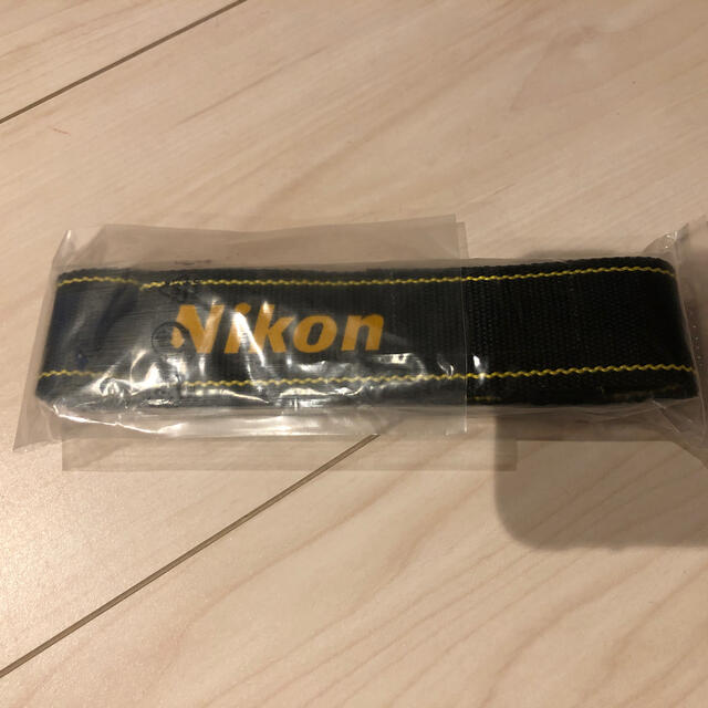 Nikon(ニコン)の新品ニコン　カメラ　ストラップ　黒 スマホ/家電/カメラのカメラ(デジタル一眼)の商品写真