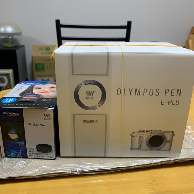 オリンパス　OLYMPUS PEN E-PL9 ホワイト 64GBのSDカード