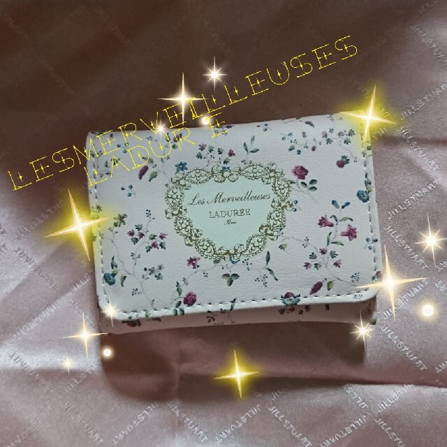 Les Merveilleuses LADUREE(レメルヴェイユーズラデュレ)のレ・メルヴェイユーズ ラデュ三つ折り財布 レディースのファッション小物(財布)の商品写真