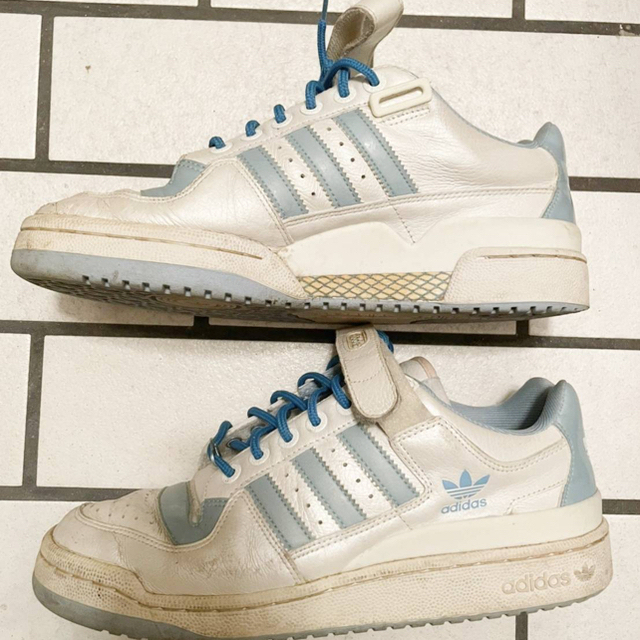 adidas(アディダス)の【しん様専用】　adidasフォーラムLow エナメル水色 メンズの靴/シューズ(スニーカー)の商品写真