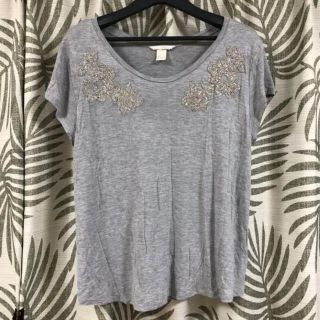 エイチアンドエム(H&M)の美品です！キラキラシルバービジューのお花　半袖Tシャツ カットソー　グレー(Tシャツ(半袖/袖なし))