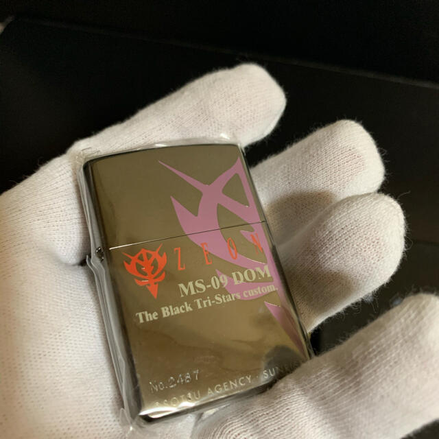 ZIPPO(ジッポー)の【新品未使用】ZIPPOガンダム黒い三連星NO.1 ZEON MS-09 DOM メンズのファッション小物(タバコグッズ)の商品写真