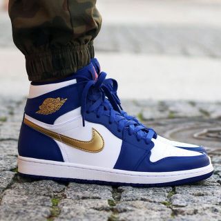 ナイキ(NIKE)のNIKE AIR JORDAN 1 RETRO GOLD MEDAL(スニーカー)