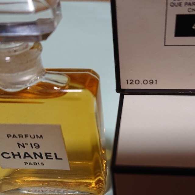 CHANEL(シャネル)のCHANEL香水N゜19⭐14ml⭐瓶タイプ🟠 コスメ/美容の香水(香水(女性用))の商品写真