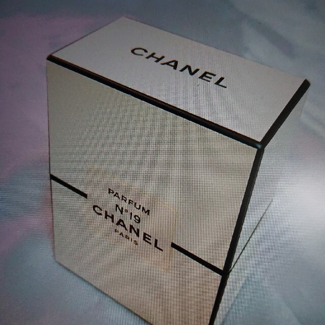 CHANEL(シャネル)のCHANEL香水N゜19⭐14ml⭐瓶タイプ🟠 コスメ/美容の香水(香水(女性用))の商品写真