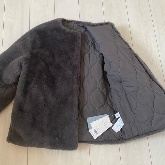 Mila Owen(ミラオーウェン)のリバーシブルエコファージャケット レディースのジャケット/アウター(毛皮/ファーコート)の商品写真