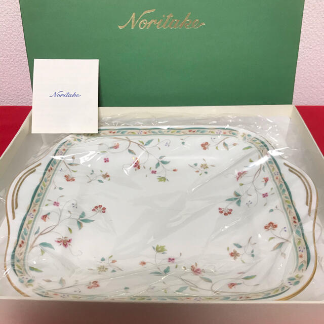 Noritake(ノリタケ)の[新品　未使用] Noritake  花更紗　スクエアプレート インテリア/住まい/日用品のキッチン/食器(食器)の商品写真