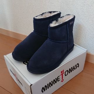 ミネトンカ(Minnetonka)の【新品】ミネトンカ  ムートンブーツ 25㎝(ブーツ)