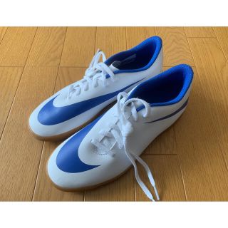 ナイキ(NIKE)のNIKE フットサルシューズ　25cm ★新品【値下げ】(シューズ)