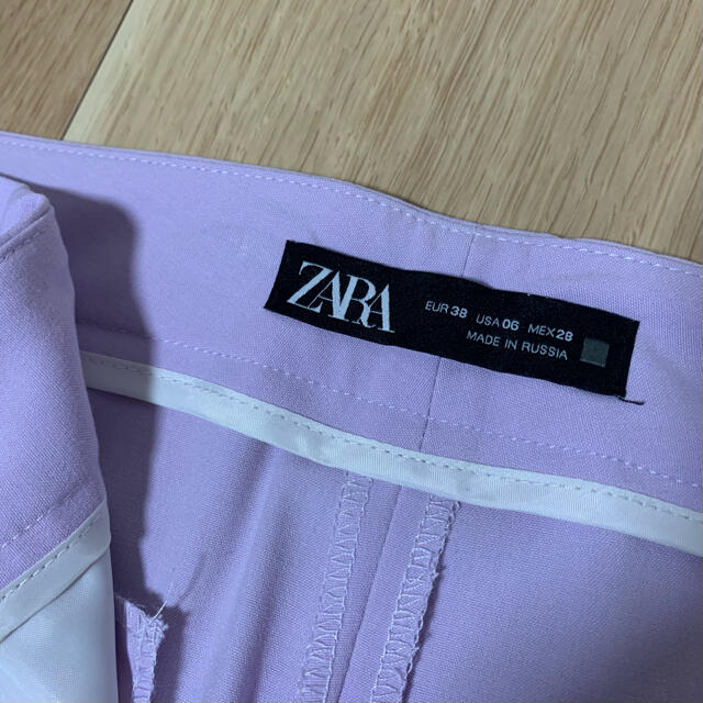 ZARA(ザラ)のZARA カラー パンツ レディースのパンツ(クロップドパンツ)の商品写真