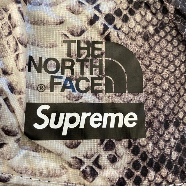 Supreme(シュプリーム)のsupreme TNF snake crusher s/m リバーシブル メンズの帽子(ハット)の商品写真