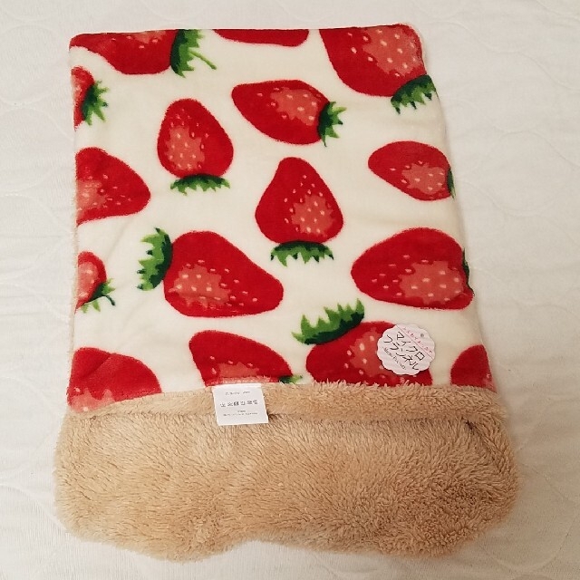 いちご柄 ブランケット マイクロフランネルの通販 by リスの店 いちご柄 ブランケット マイクロフランネルの通販 by リスの店