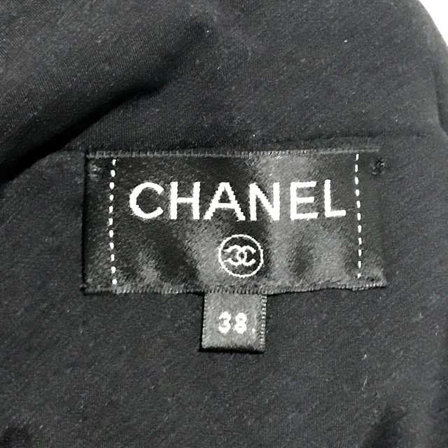 CHANEL(シャネル)のシャネル CHANEL ジップアップ 19Ｃ フード付き アパレル ベスト スパンコール ブラック 新品同様 レディースのトップス(ベスト/ジレ)の商品写真